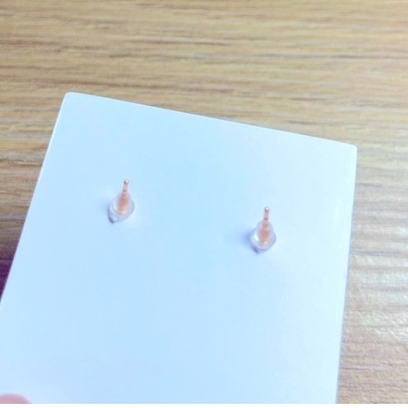 NWT La Meno Beautiful Rose Gold Dangle Earrings NWT - Picture 8 of 13